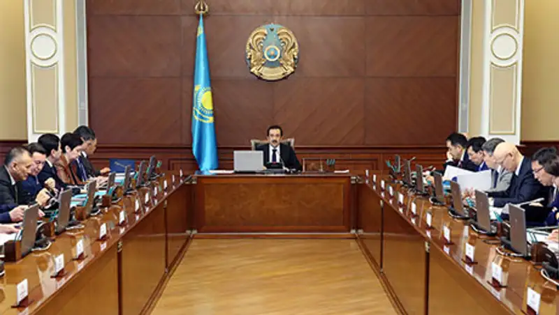 100 дней нового правительства Казахстана: проблемы и решения