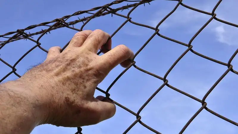 Подозреваемый в терроризме под видом повара сбежал из тюрьмы в Лондоне