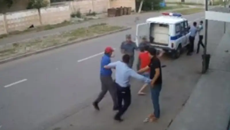 Глава ДВД прокомментировал избиение полицейскими посетителей кафе в Павлодаре