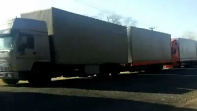 200 казахстанских фур застряли на границе с Китаем