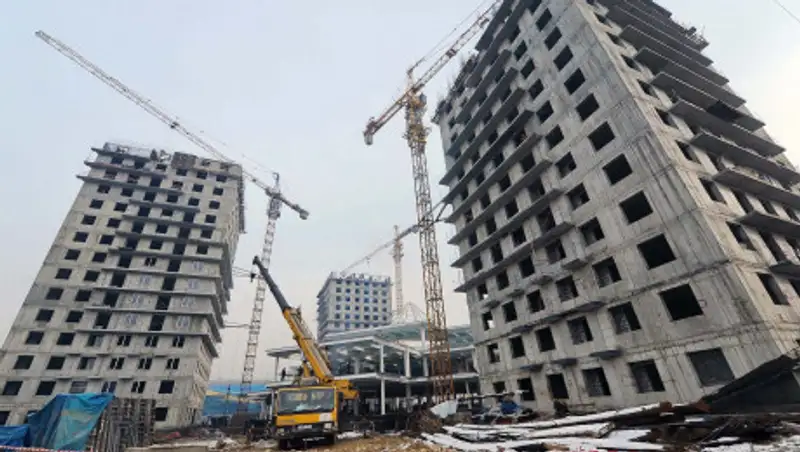 В Алматы приостановлены лицензии 102 строительных компаний