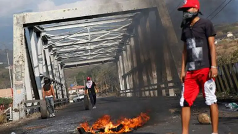 Мадуро возложил на оппозицию вину за гибель более 50 человек