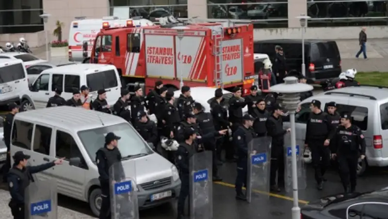 Спецназ уничтожил террористок, напавших на полицейский участок в Стамбуле