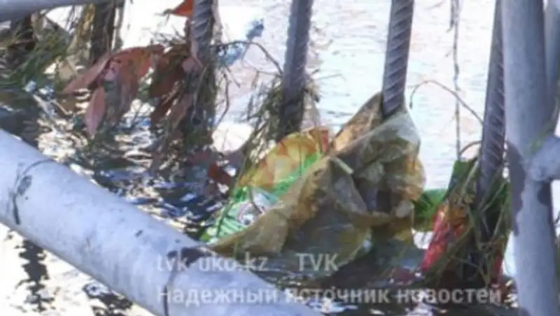 Рабочие нашли в реке тело младенца