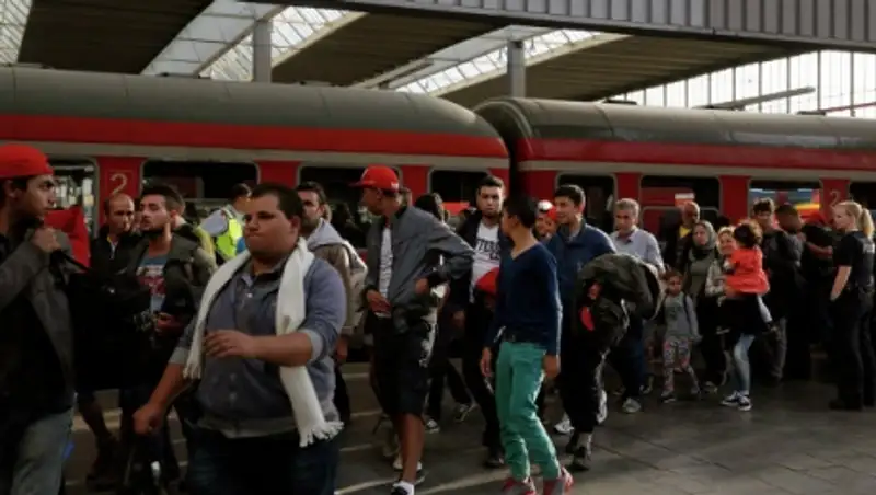 Премьер Баварии призвал Меркель решать проблему беженцев внутри ФРГ