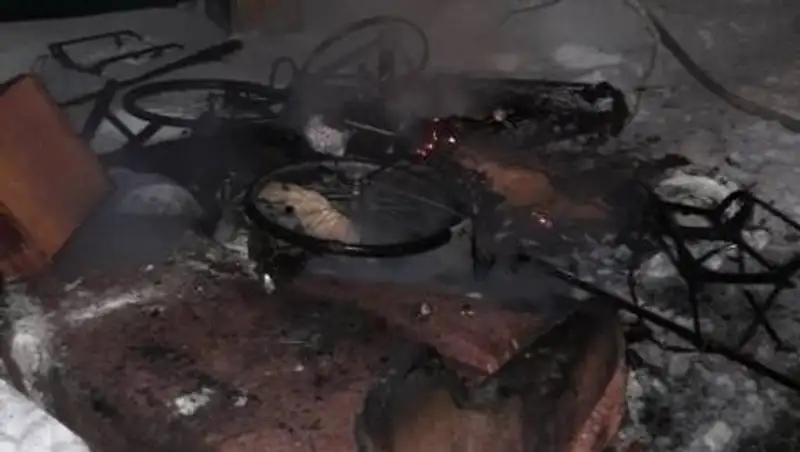 Тело женщины обнаружили в сгоревшем гараже в Уральске