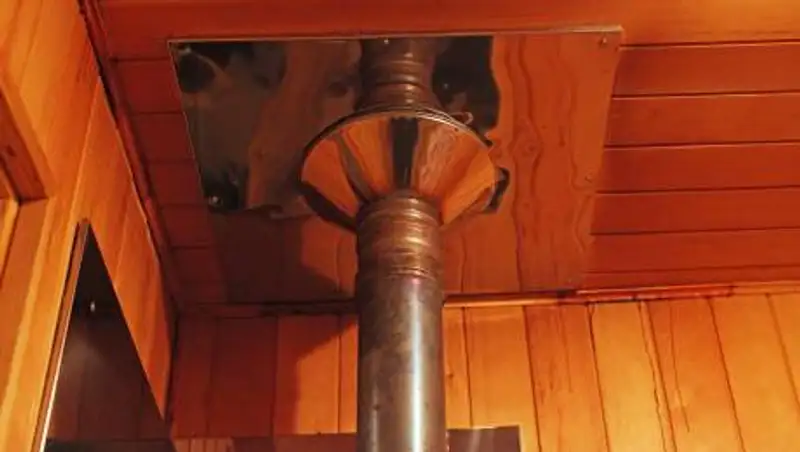 Пять детей отравились угарным газом в общественной бане Алматы