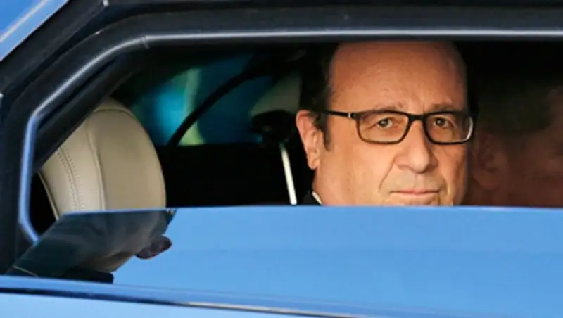 Олланд назвал варианты решения проблемы с «Мистралями»