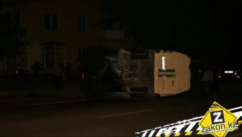 Подробности ДТП с участием машины инкассаторов в Алматы