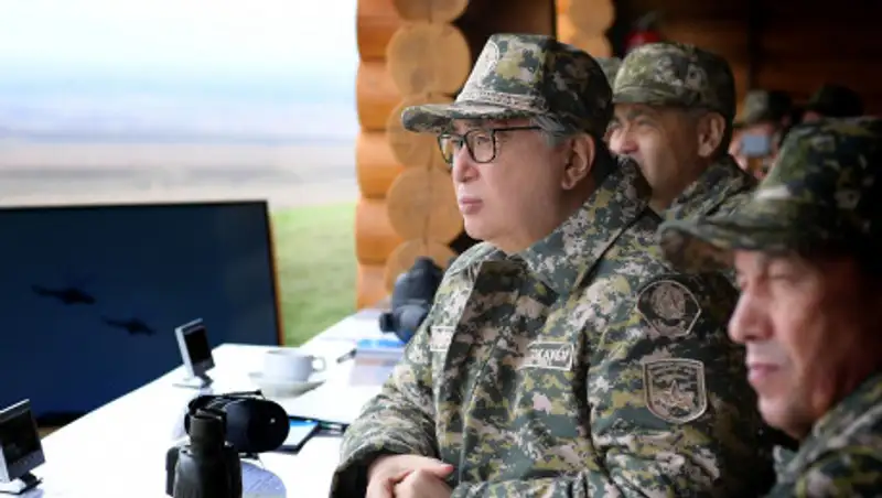 Президент ознакомился с возможностями вооруженных сил страны