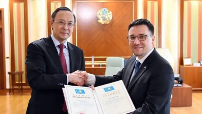 Посол ЕС удостоен государственной награды Казахстана