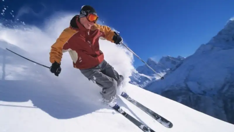 В ВКО три человека серьезно пострадали во время катаний на лыжах и сноуборде