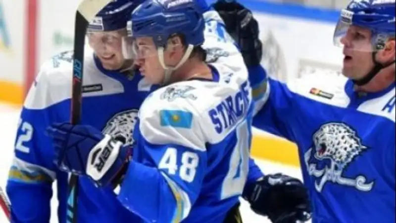 «Барыс» победил хабаровский «Амур» и вошёл в зону плей-офф