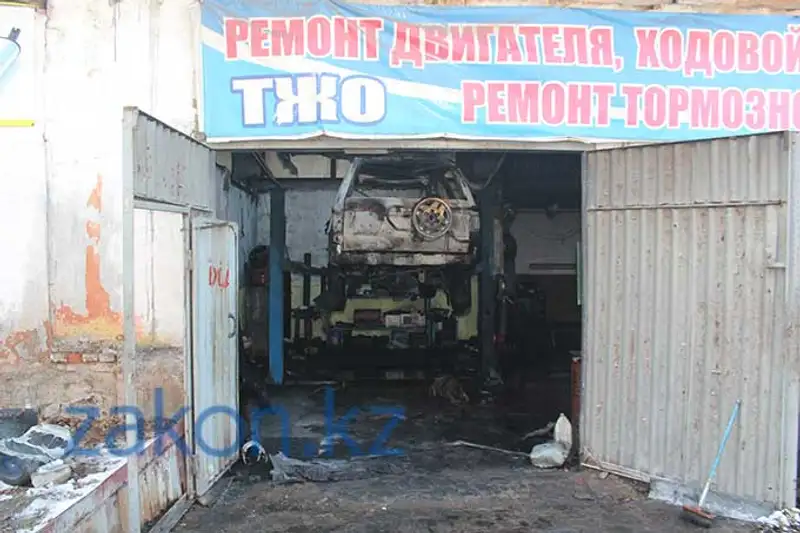 В Алматы в СТО сгорел внедорожник, оставленный на ремонт (фото) В Алматы в СТО сгорел внедорожник, оставленный на ремонт (фото), фото - Новости Zakon.kz от 22.11.2013 22:25