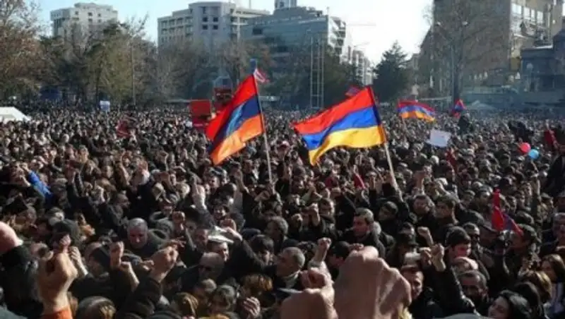 В Ереване возобновились акции протеста оппозиции
