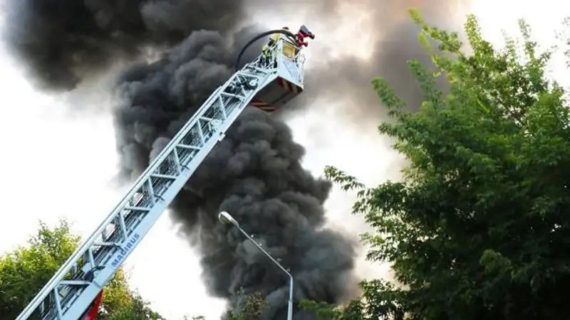 Досаев выразил соболезнования семье погибшей при пожаре в Алматы