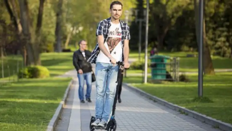 В МВД РК пояснили, является ли самокат транспортным средством