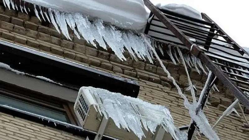 Жителей Астаны просят фиксировать сосульки на фото и видео