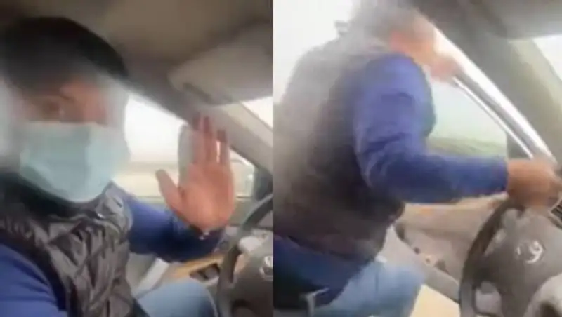 В соцсетях появилось видео, как мужчина на ходу выпрыгнул из машины