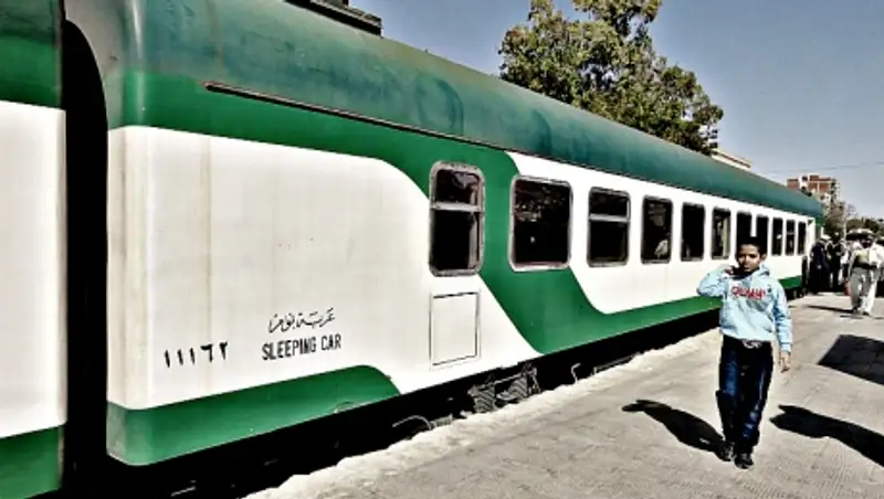 В Египте сошел с рельсов пассажирский поезд, два вагона перевернулись