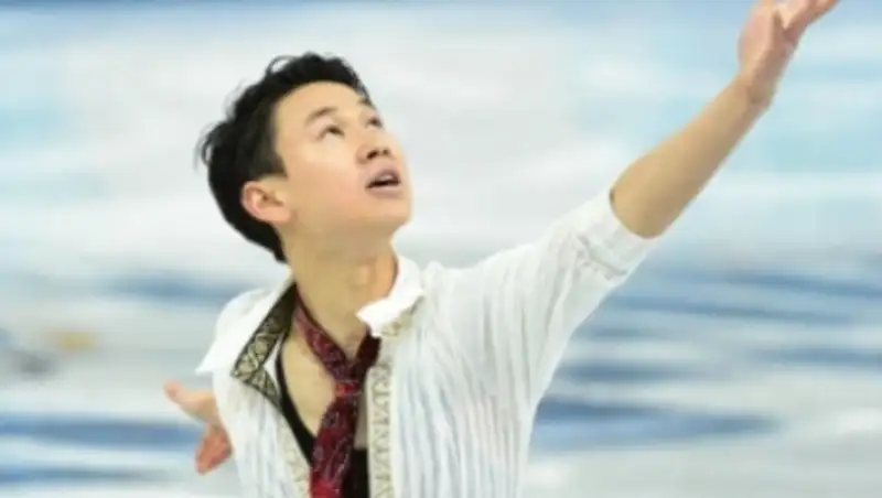 Денис Тен лидирует после короткой программы на этапе Гран-при во Франции