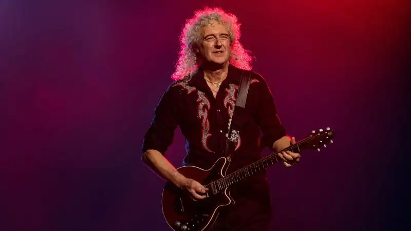 Гитарист Queen поздравил NASA с удачной миссией по сбору грунта с астероида