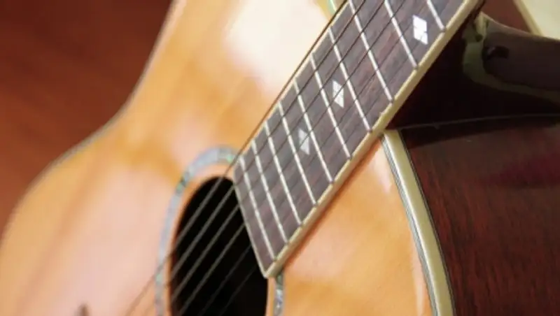 Гитара Джона Леннона может быть продана на аукционе за рекордную сумму