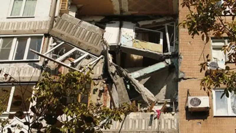 При обстреле Донецка пострадали 100-летняя женщина и ее 71-летняя дочь