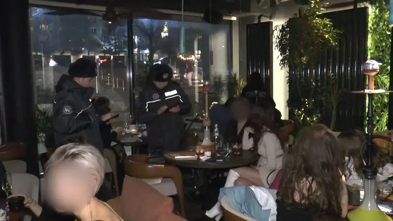 Полиция Алматы провела ночной рейд по увеселительным заведениям