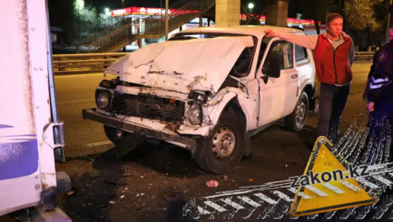 Грузовик проехал над лицом одного человека и зажал другого – ДТП в Алматы