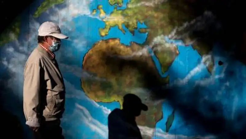 В ВОЗ не исключили введение иммунных паспортов для путешественников