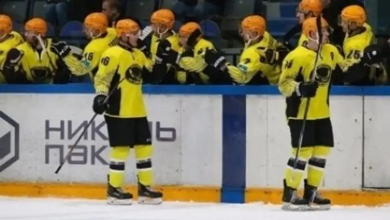«Сарыарка» проиграла «Барсу» в матче ВХЛ
