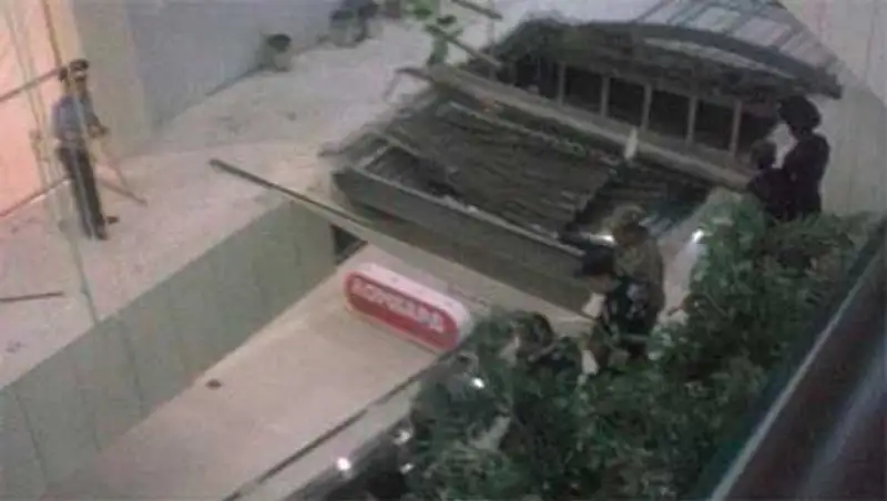 ЧП в костанайском ТРЦ «MART»: на эскалатор обрушилась бетонная смесь, пострадали люди