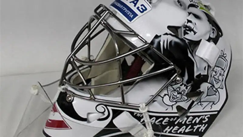 Канадский хоккейный вратарь поместил на шлем Чапаева и Печкина