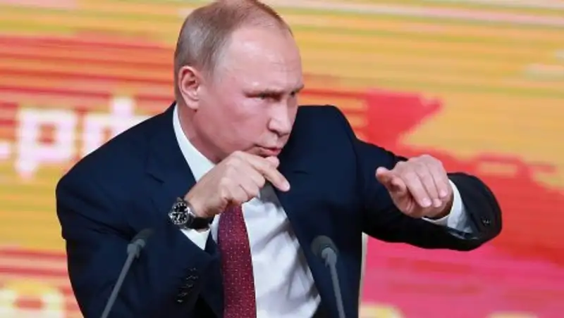 Пользователи соцсетей сделали Медведева главным героем из анекдота Путина про кортик