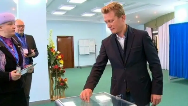 А.Винокуров прибыл из Европы, чтобы проголосовать