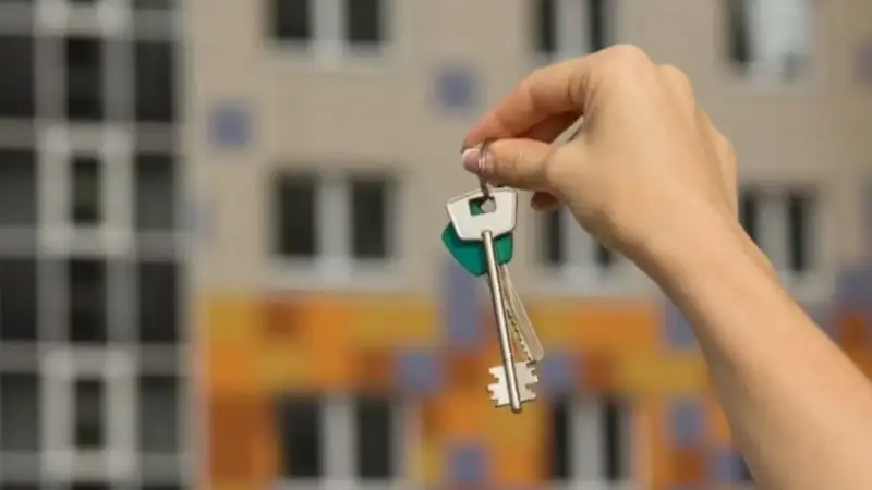 Акимат Алматы прокомментировал ситуацию с распределением жилья детям-сиротам