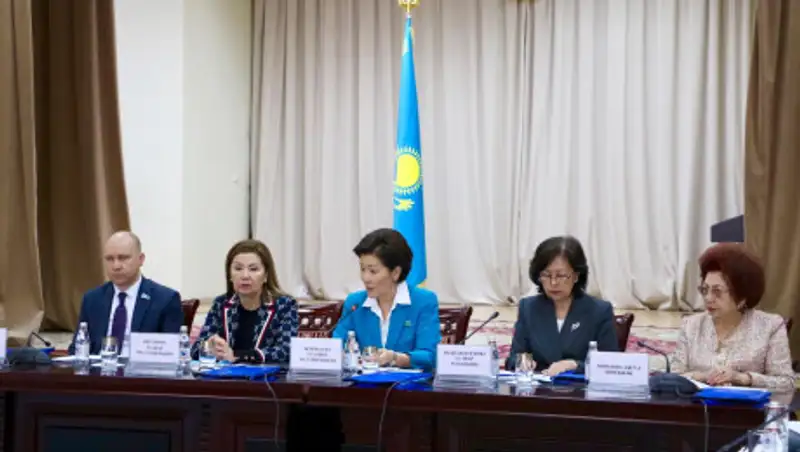 Мажилисмены обсудили с педагогами Алматы актуальные вопросы развития образования