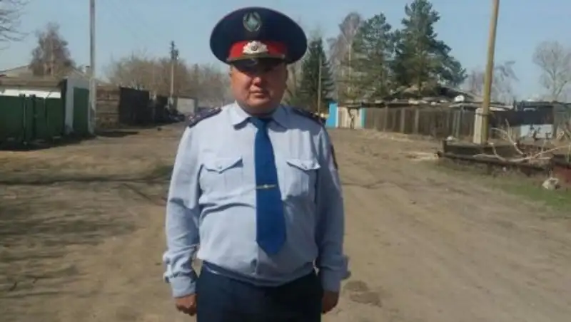 Полицейский вынес из пожара двух сельчан в Павлодарской области