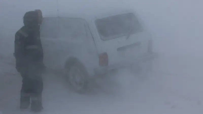 В семи регионах республики закрыты участки автодорог (с доп.)