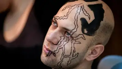 тату на лице, фото - Новости Zakon.kz от 29.10.2023 09:45