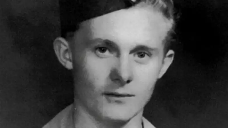 Более 200 незнакомцев пришли на похороны одинокого героя войны