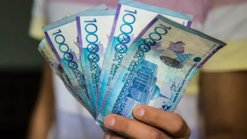 Названы сроки списания штрафов и пени по кредитам казахстанцев