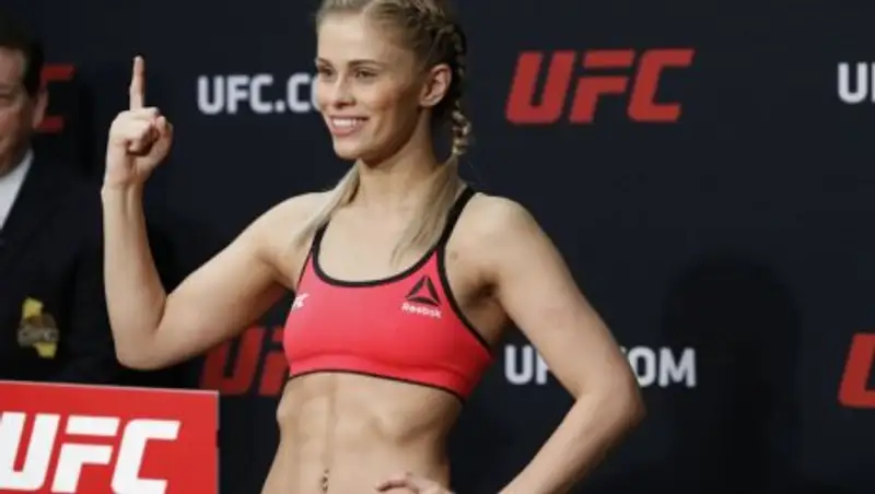 Девушка-боец ММА едва не задушила американского военного