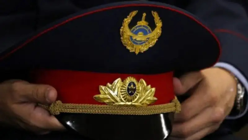 Сняли с должности начальника полиции, раздававшего тумаки и подзатыльники