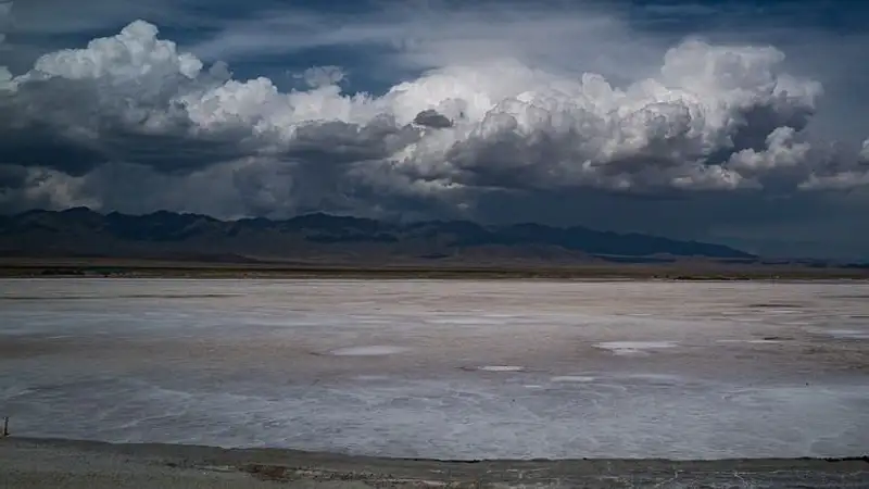 У берегов Китая обнаружили неопознанный летающий объект