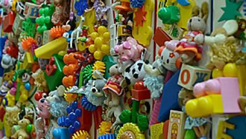 На рынках Казахстана нашли опасные детские игрушки