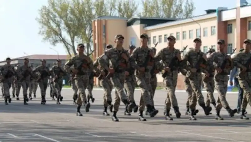 Назарбаев подписал поправки по вопросам обороны и воинской службы