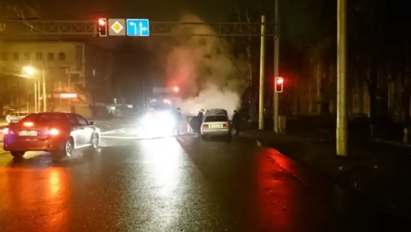 В Алматы на ходу загорелась Audi