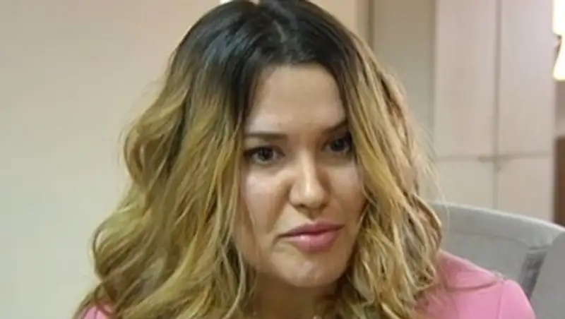 Алматинка заявила, что ее 6-летнюю дочь незаконно вывезли во Францию